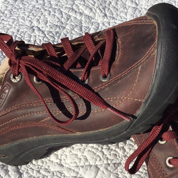 REI Shoes - KEEN size 6 Maroon Shoe EUC Bought at REI
